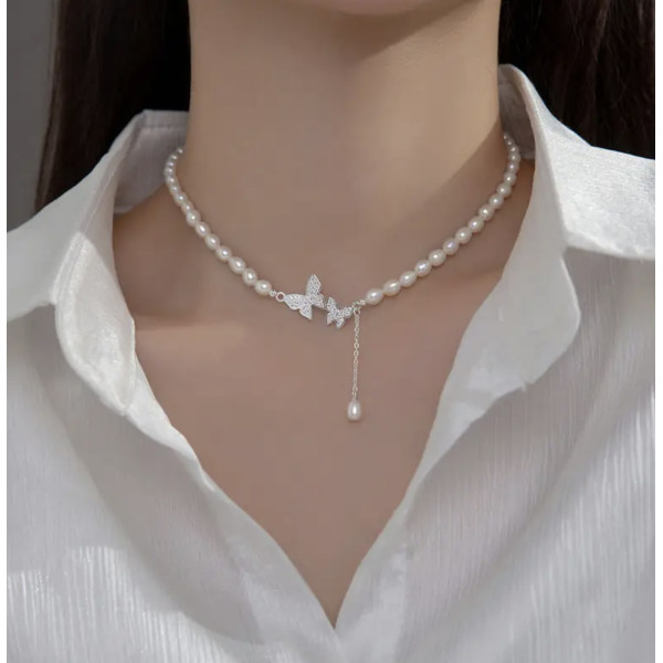 Colier la baza gatului din argint cu perle naturale mici, pandantiv fluturi, argint placat cu aur, shiny butterfly pearls, forma ovala orez, perla 3-4 mm, 35 + 6 cm, 11.03 gr Colier la baza gatului din argint cu perle naturale mici, pandantiv fluturi, argint placat cu aur, shiny butterfly pearls, forma ovala orez, perla 3-4 mm, 35 + 6 cm, 11.03 gr