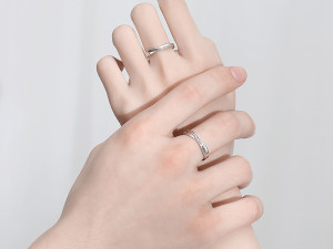 Pe ce mână se poartă verigheta - Tradiții, semnificații și obiceiuri moderne