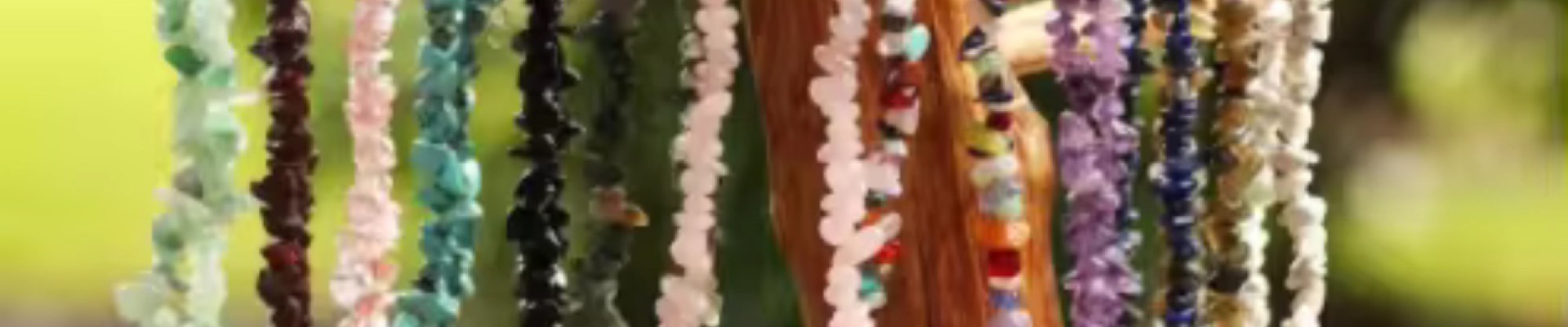 Colierul cu Cuarț Rutilat: Ghidul Tău spre Purificare și Creștere Spirituală Profundă