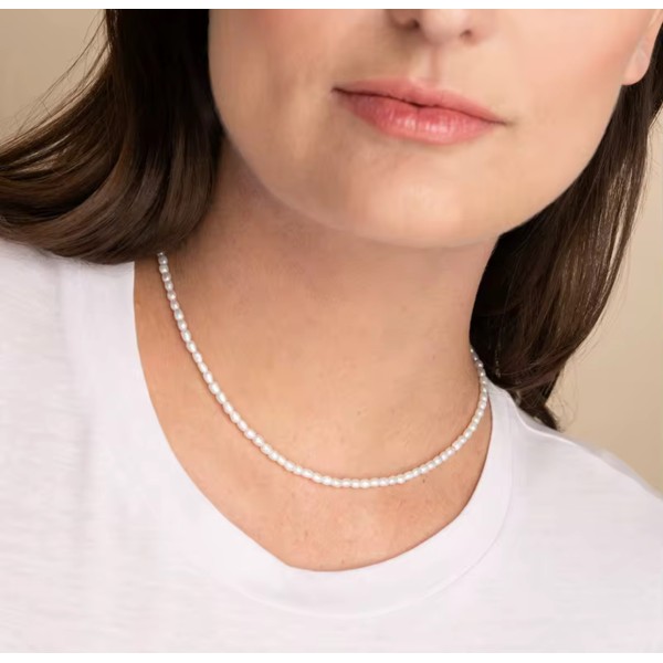 Colier perle de cultura cu inchidere aur 14k, colier perle naturale 3 mm, colier de aur la baza gatului cu perle, colier dama, forma neregulata, 3 mm, 9 gr Colier perle de cultura cu inchidere aur 14k, colier perle naturale 3 mm, colier de aur la baza gatului cu perle, colier dama, forma neregulata, 3 mm, 9 gr
