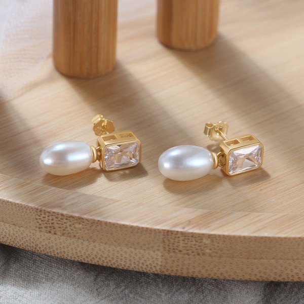Cercei eleganti argint placati cu aur cu perla de cultura, cercei argint cu perle, bijuterii fine din argint si perle, dama, argint 925, 5,01 gr Cercei eleganti argint placati cu aur cu perla de cultura, cercei argint cu perle, bijuterii fine din argint si perle, dama, argint 925, 5,01 gr