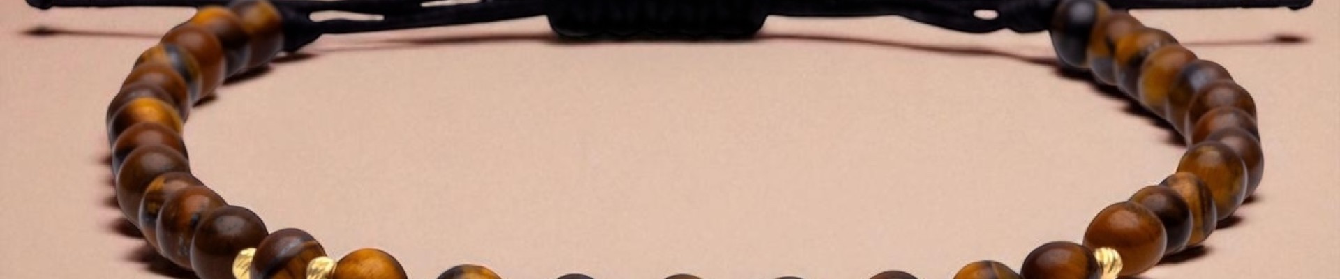 Mocha Mousse, culoarea anului 2025: Cum să porți bijuterii din argint cu pietre maro