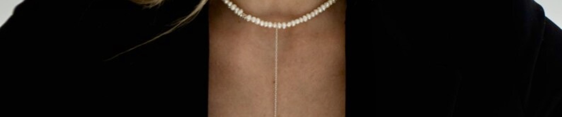 Eleganță fără efort: Cum să alegi bijuterii din argint pentru un eveniment black-tie