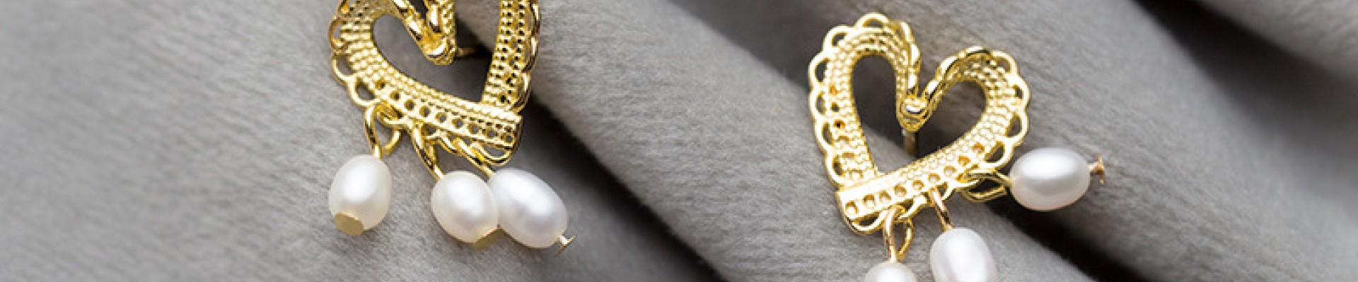 Cercei Argint Inimă Dantelată & Perle de Cultură | Eleganță de Ocazie și Cadoul Perfect (Trend 2026)