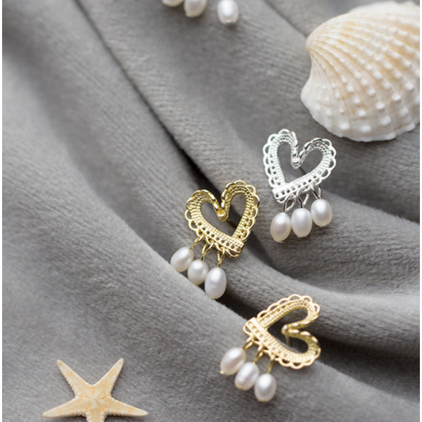 Cercei cu perle, cercei de ocazie, cercei argint mireasa, cercei perle de cultura,  cercei inima dantela argintii sau placati cu aur galben, dama, argint 925, 1,43 gr