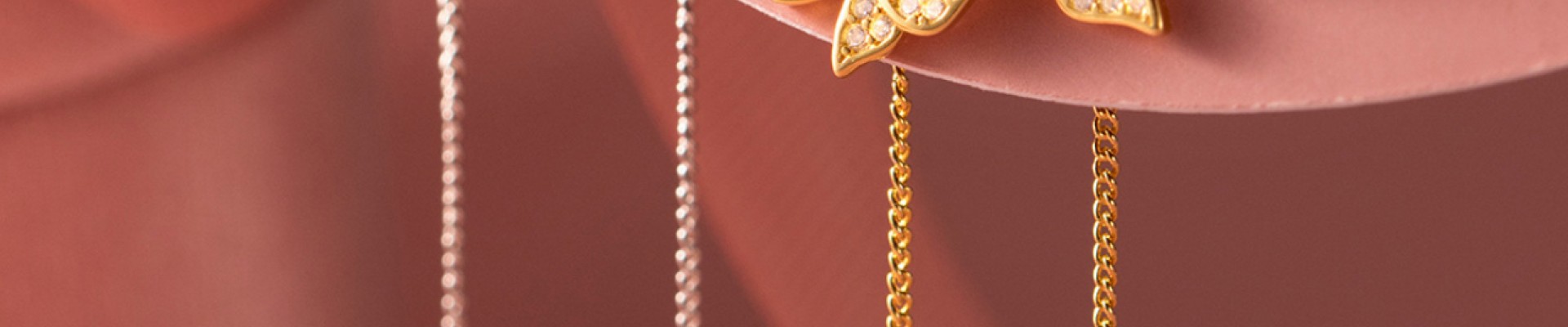 Cercei Lungi Argint cu Fluture și Lanțișor Fluid | Eleganță Aripată și Cadoul Ideal