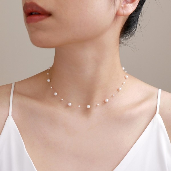 Colier Floating Pearls din argint cu perle naturale de cultura, colier fir transparent cu perle plutitoare,  un accesoriu delicat care pare să plutească pe piele