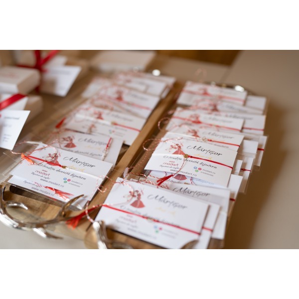 Martisor de argint tip bratara din argint cu snur reglabil, dama/copil, argint/ argint placat cu aur, snur alb rosu, 2 inimi conectate, cadou martie, argintiu/auriu