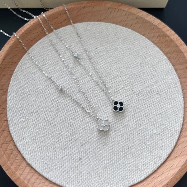 Lănțișor Argint cu Trifoi din Sidef Natural Mother of Pearl și Zirconiu – Van Luxy White, lănțișor cu Trifoi Mother of Pearl din Argint, argintiu/auriu, 1,95 gr
