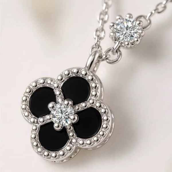 Lănțișor Argint cu Trifoi Negru și Zirconiu, lant Black Clover, 40+6 cm., rodiat sau placat cu aur galben, ideal cadou, argintiu/auriu, 1,95 gr