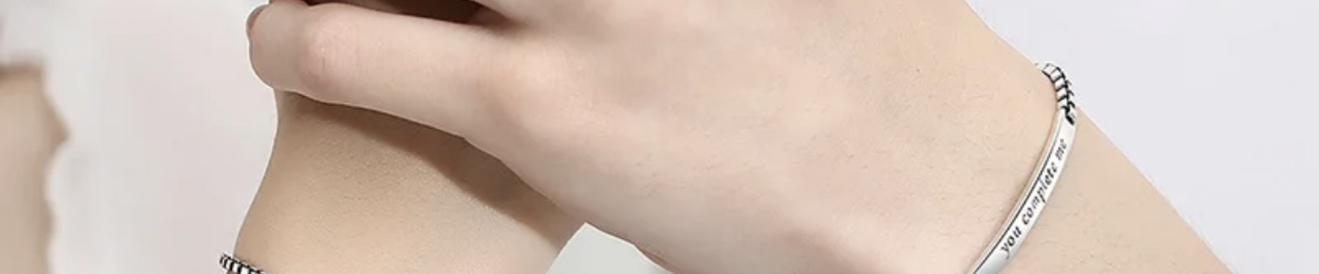 Surprize în Ghetuțe - Alege Cadouri Inspirate de la Modart!