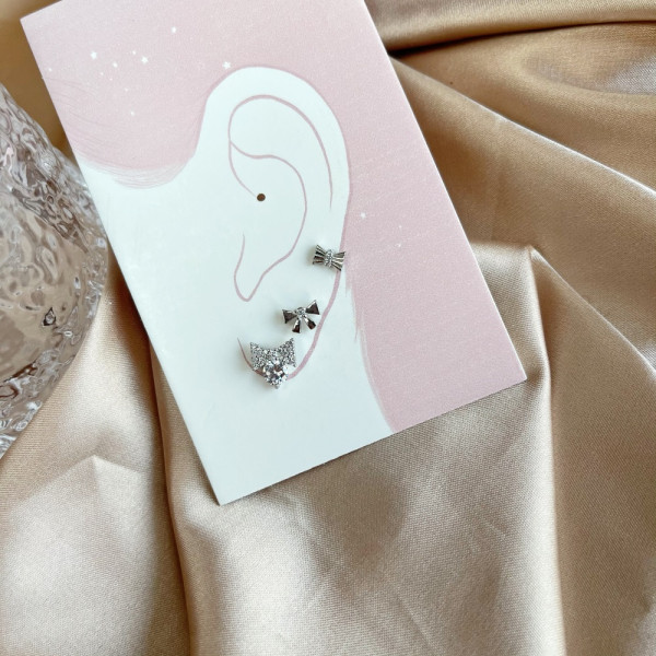Set cercei ear cuff din argint pe ureche, dama, set 3 buc, argint 925/argint 925 placat cu aur, cristale, argintiu/auriu, 1,50 gr Set cercei ear cuff din argint pe ureche, dama, set 3 buc, argint 925/argint 925 placat cu aur, cristale, argintiu/auriu, 1,50 gr