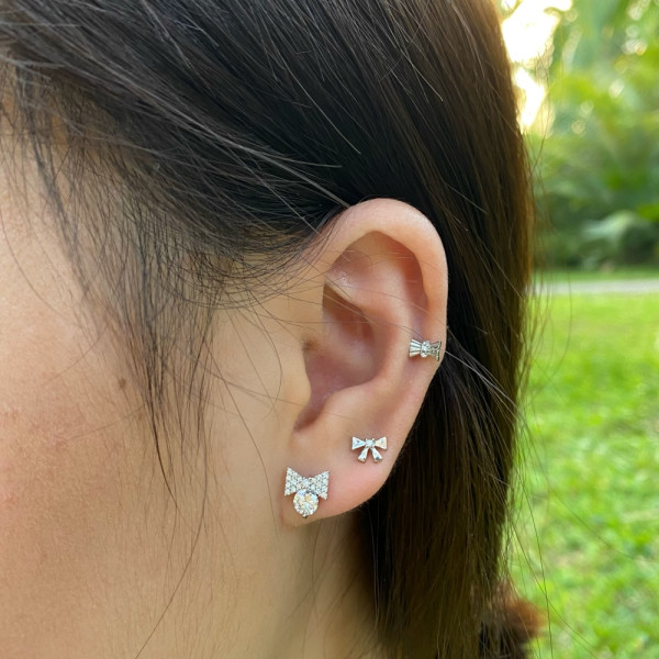 Set cercei ear cuff din argint pe ureche, dama, set 3 buc, argint 925/argint 925 placat cu aur, cristale, argintiu/auriu, 1,50 gr Set cercei ear cuff din argint pe ureche, dama, set 3 buc, argint 925/argint 925 placat cu aur, cristale, argintiu/auriu, 1,50 gr