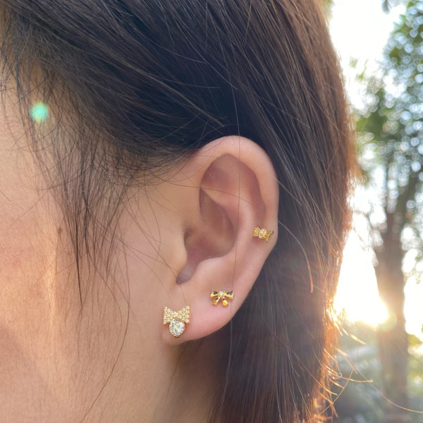 Set cercei ear cuff din argint pe ureche, dama, set 3 buc, argint 925/argint 925 placat cu aur, cristale, argintiu/auriu, 1,50 gr Set cercei ear cuff din argint pe ureche, dama, set 3 buc, argint 925/argint 925 placat cu aur, cristale, argintiu/auriu, 1,50 gr