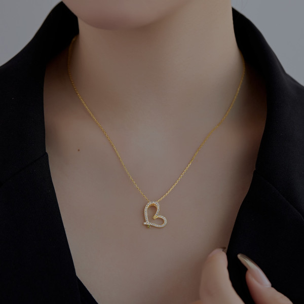 Lantisor inima argint, dama, argint 925 placat cu aur, inima, zirconii albe, auriu, 2,61 gr Lantisor inima argint, dama, argint 925 placat cu aur, inima, zirconii albe, auriu, 2,61 gr